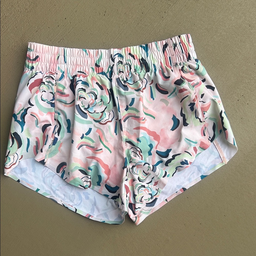 Athleta Hustle 3” Floral Patterned Athletic Shorts - Picture 6 of 7